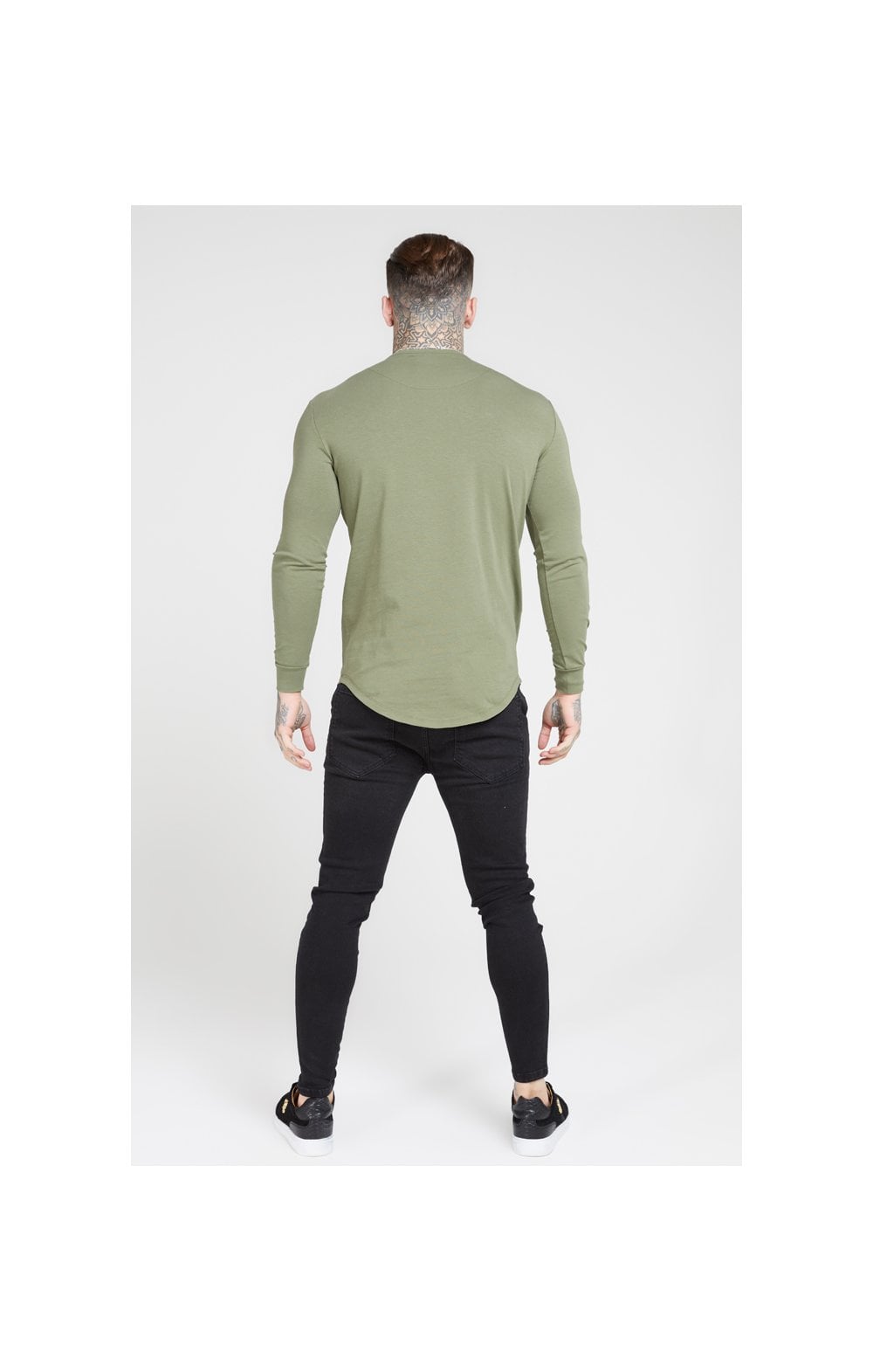 Cargar imagen en el visor de la galería, Khaki Essential Long Sleeve Muscle Fit T-Shirt (4)