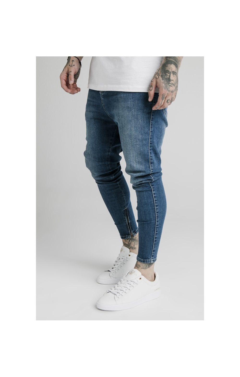Laad de afbeelding in de Galerij viewer, Blue Essential Drop Crotch Jean (2)