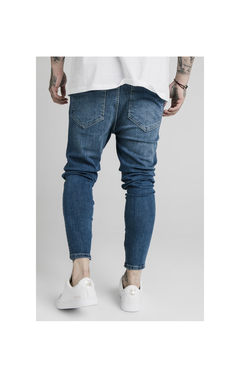 Laad de afbeelding in de Galerij viewer, Blue Essential Drop Crotch Jean (4)