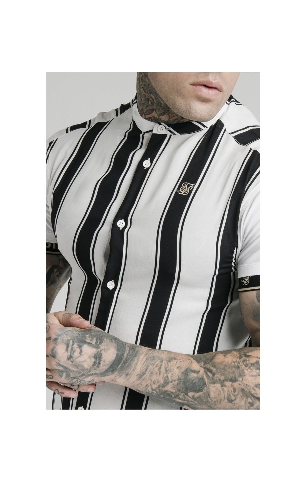 Cargar imagen en el visor de la galería, SikSilk High Collar Resort Shirt - Black &amp; White (1)
