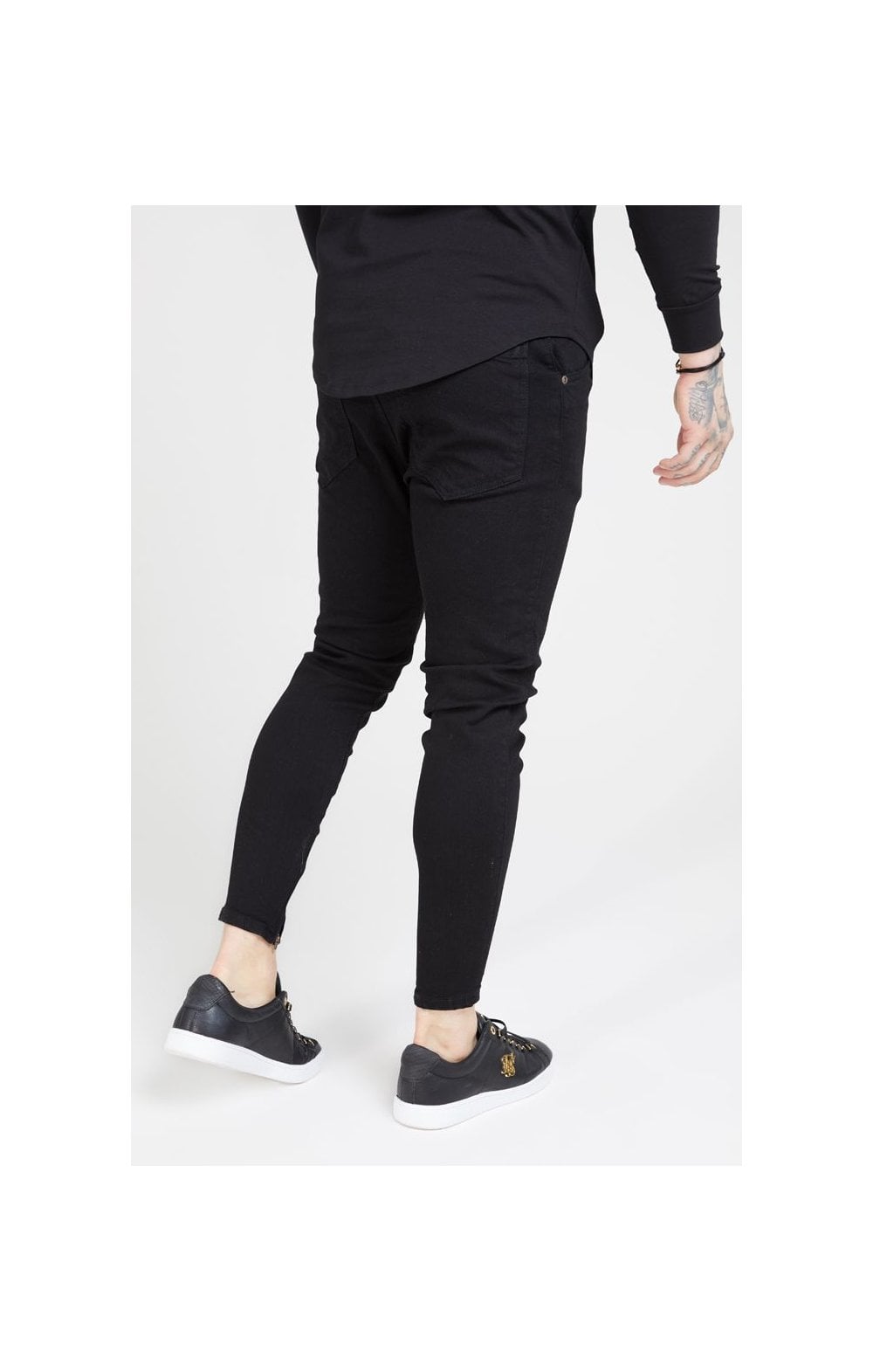 Laad de afbeelding in de Galerij viewer, Black Essential Drop Crotch Jean (1)
