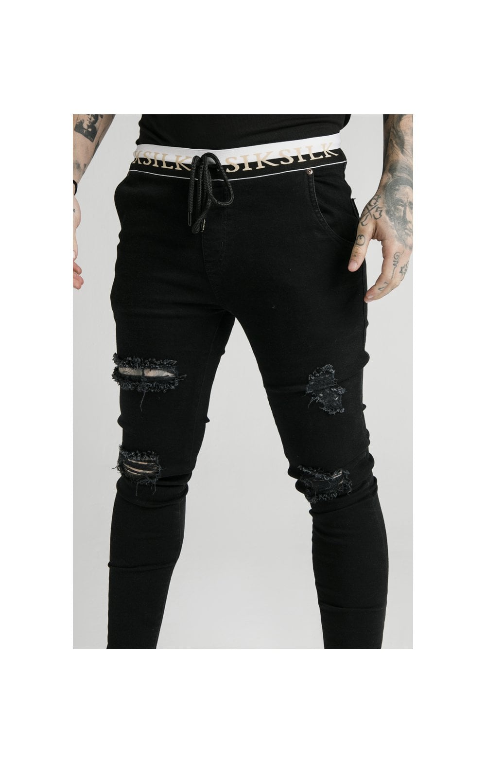 Laad de afbeelding in de Galerij viewer, SikSilk Deluxe Low Rise Jeans - Black (1)