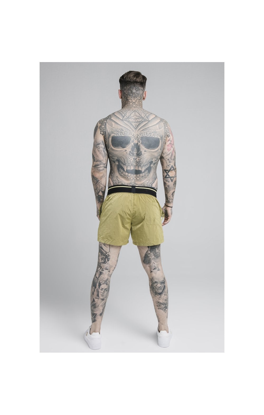 Laad de afbeelding in de Galerij viewer, SikSilk Adapt Crushed Nylon Swim Shorts - Khaki (3)