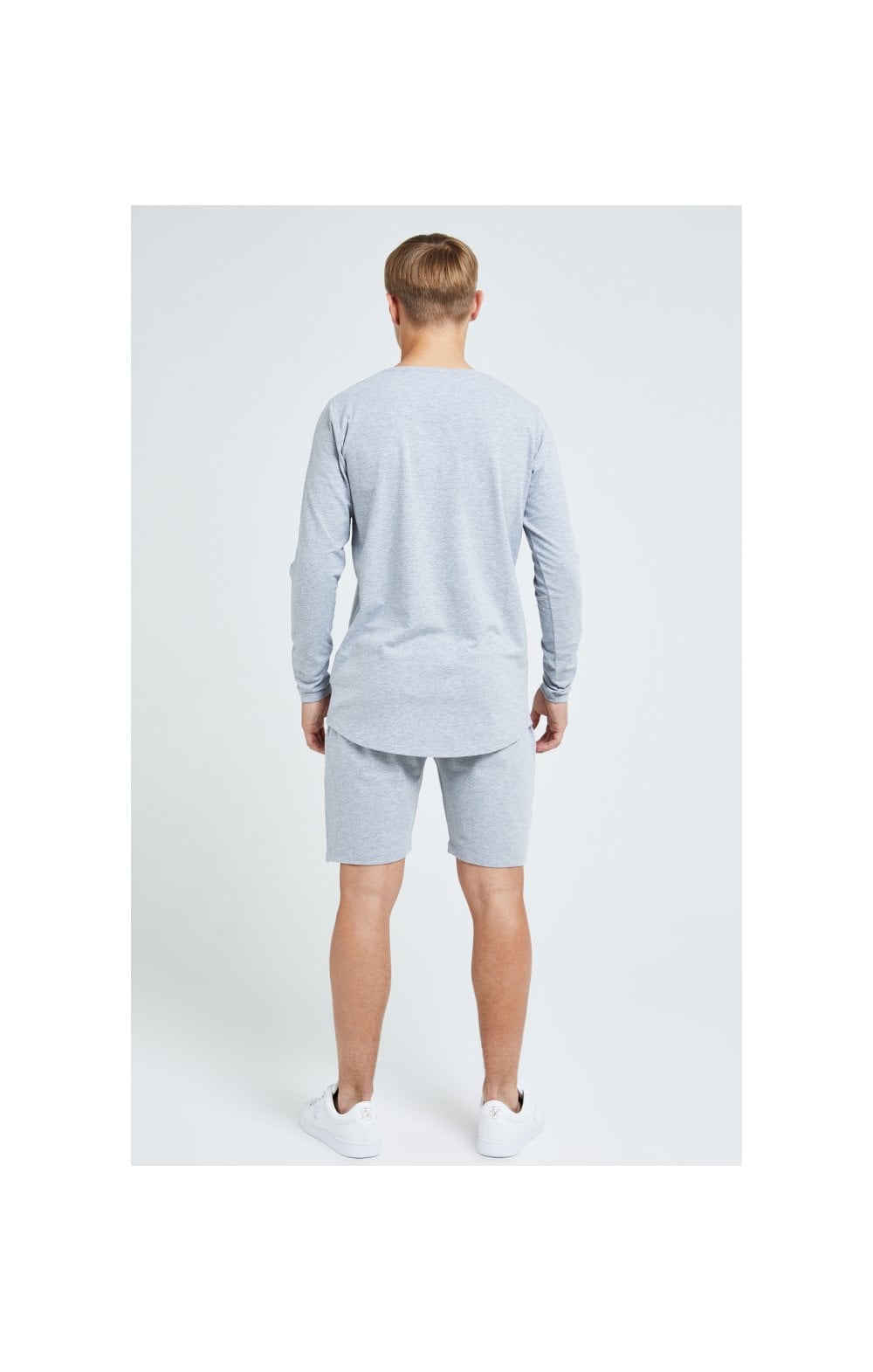 Laad de afbeelding in de Galerij viewer, Boys Illusive Grey Marl Essentials Long Sleeve T-Shirt (6)