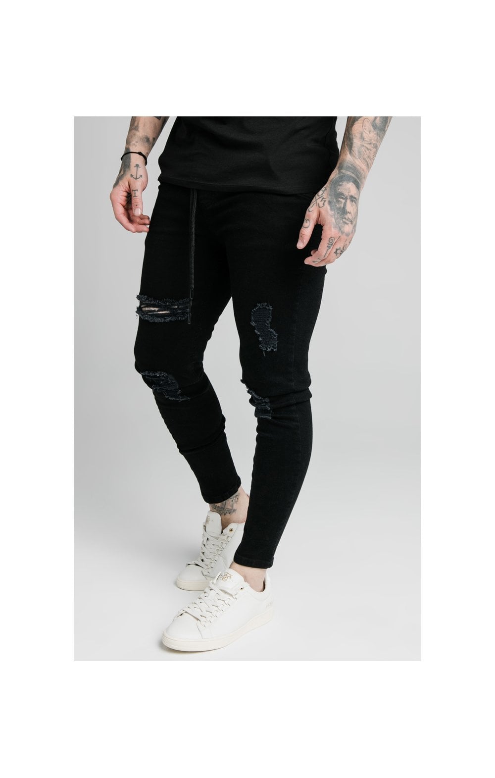 Laad de afbeelding in de Galerij viewer, SikSilk Elasticated Tape Skinny Distressed Jeans - Black