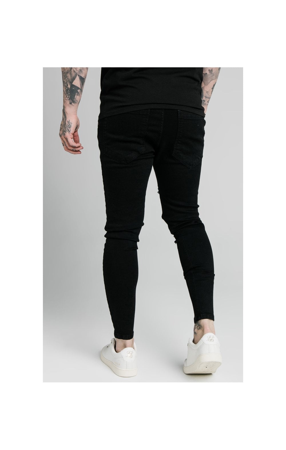 Laad de afbeelding in de Galerij viewer, SikSilk Elasticated Tape Skinny Distressed Jeans - Black (1)