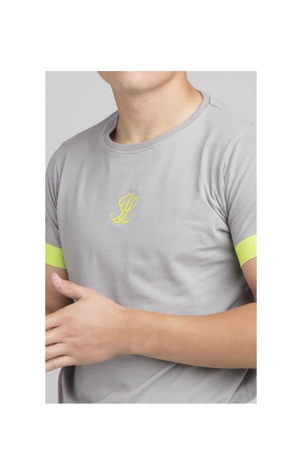 Laad de afbeelding in de Galerij viewer, Boys Illusive Grey Taped T-Shirt (1)
