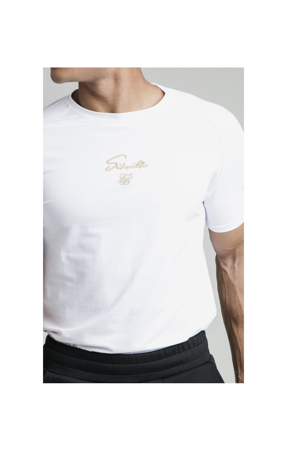 Cargar imagen en el visor de la galería, White Raglan Muscle Fit T-Shirt (2)