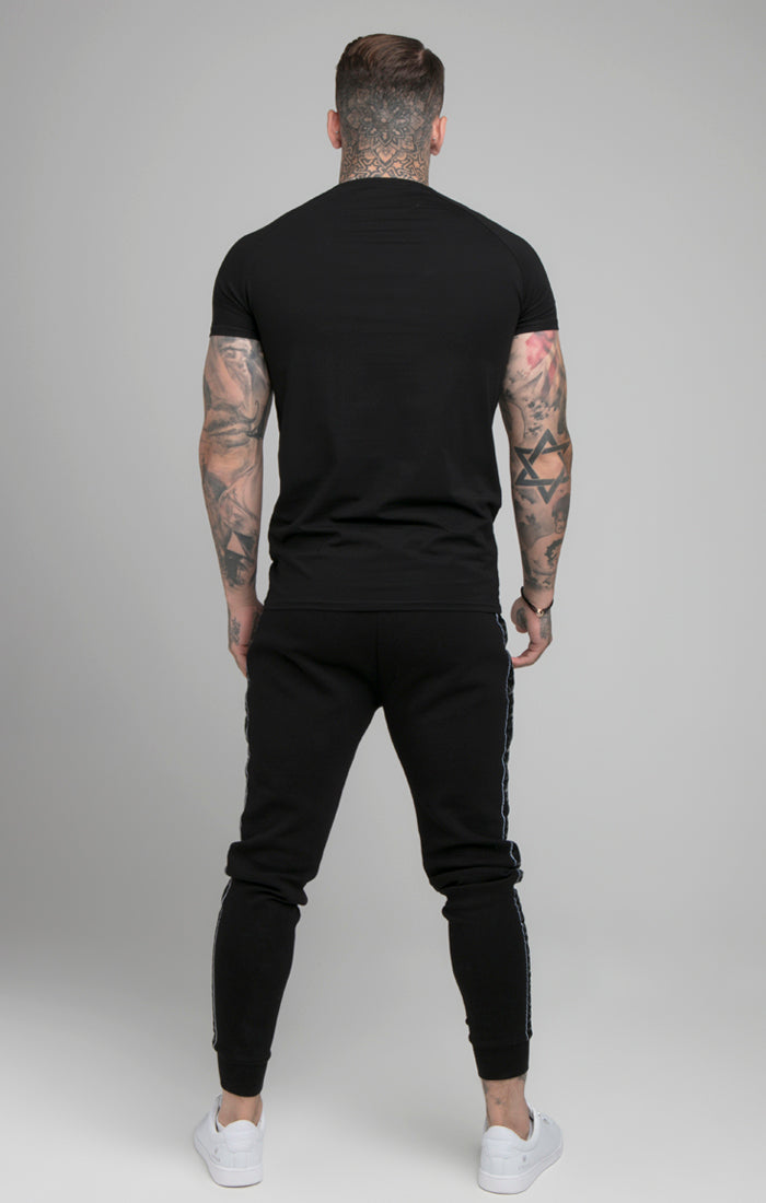 Laad de afbeelding in de Galerij viewer, Black Raglan Muscle Fit T-Shirt (6)