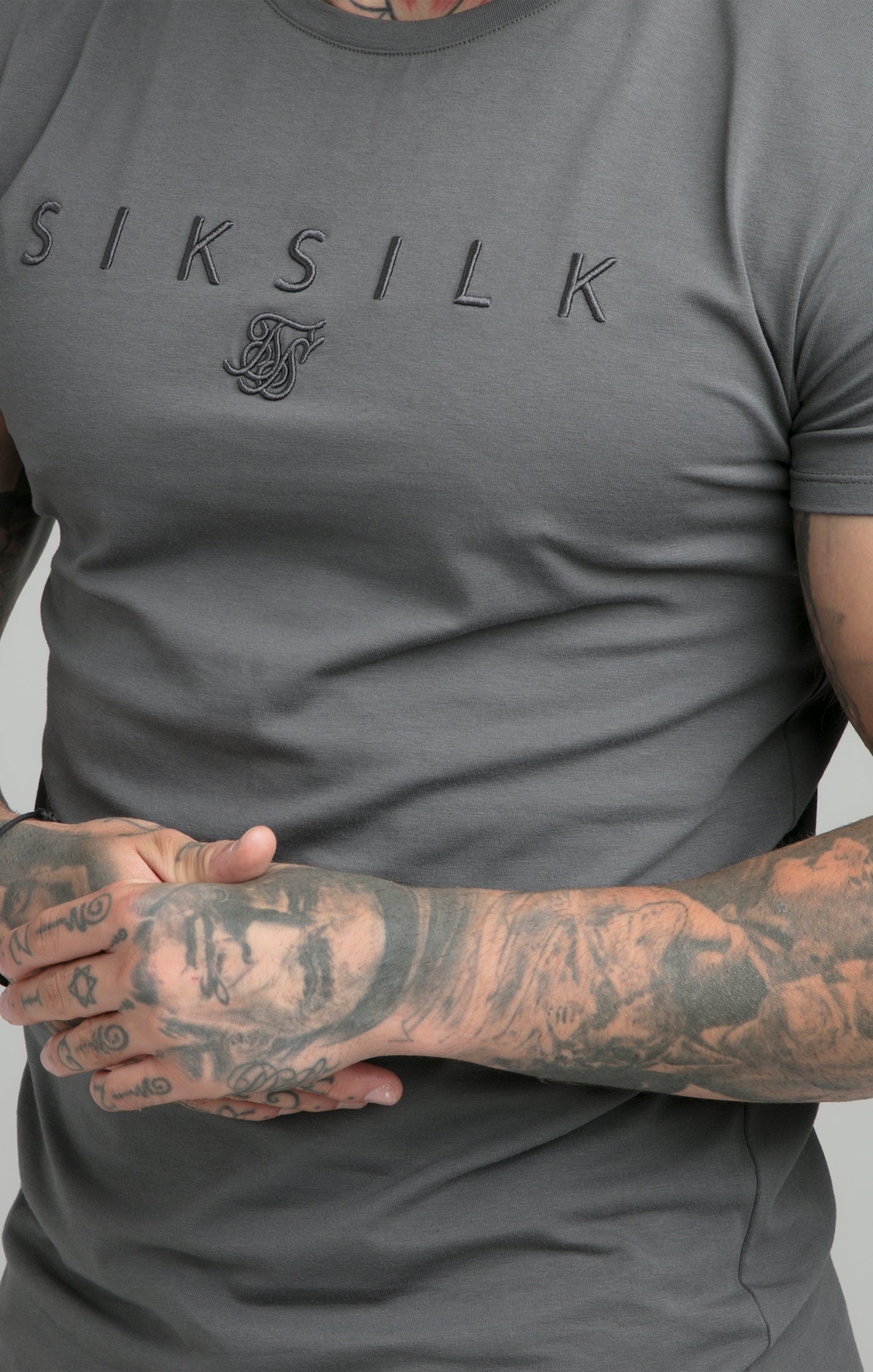Cargar imagen en el visor de la galería, SikSilk Hybrid Pro Gym Tee - Dark Grey (1)