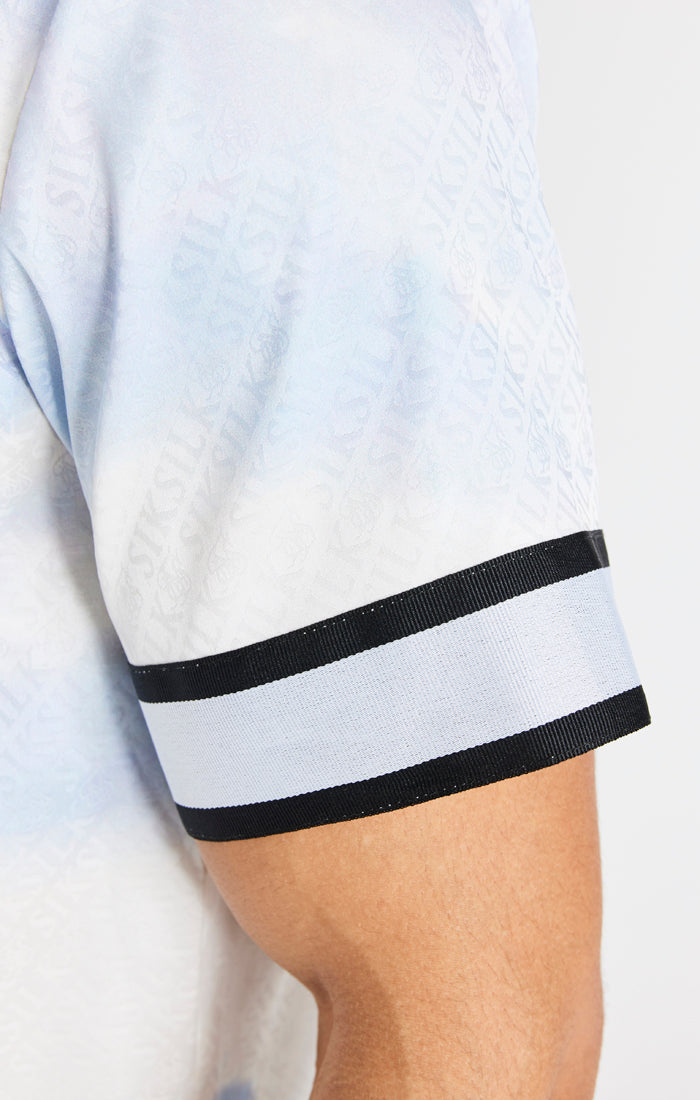 Cargar imagen en el visor de la galería, Camisa resort SikSilk con cintas en las mangas - Blanco y azul (2)