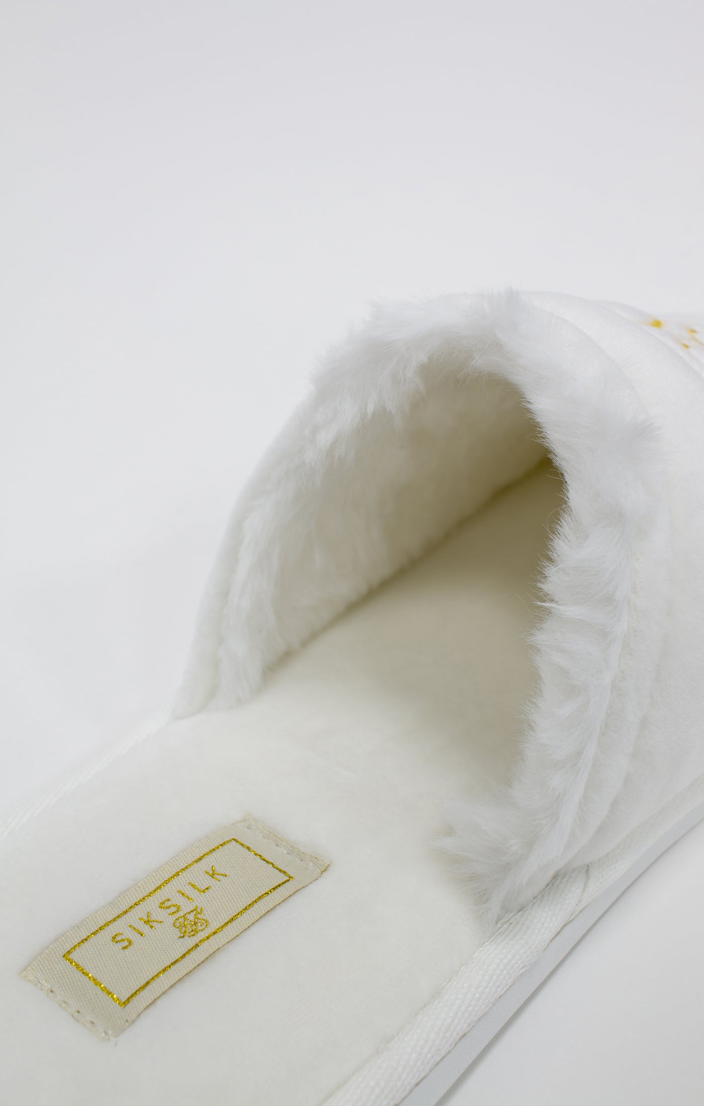 Cargar imagen en el visor de la galería, Zapatillas de Estar por Casa Blancas con Logotipo Bordado (3)