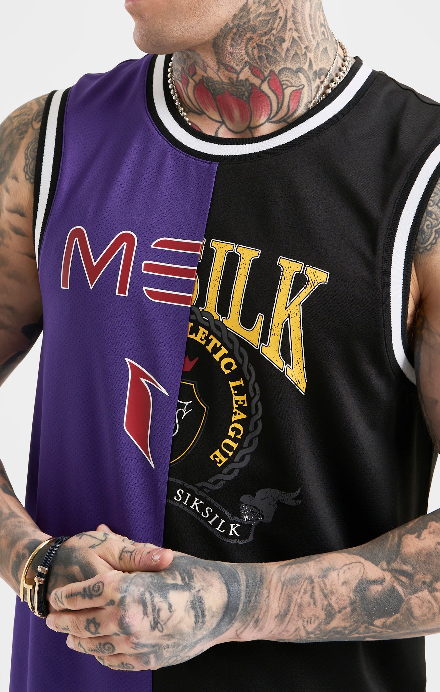 Laad de afbeelding in de Galerij viewer, Messi x SikSilk Retro Varsity Vest - Black &amp; Purple (1)