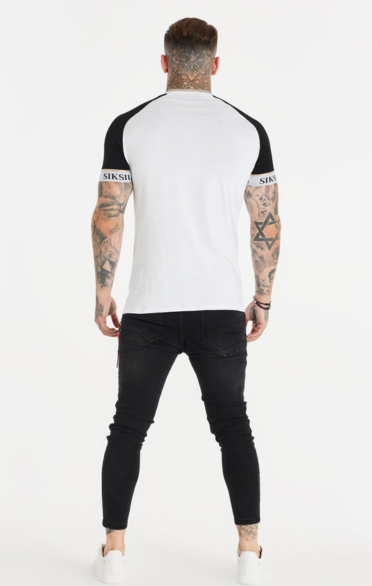 Camiseta técnica SikSilk de manga raglán con detalle de cinta de satén - Blanco y negro
