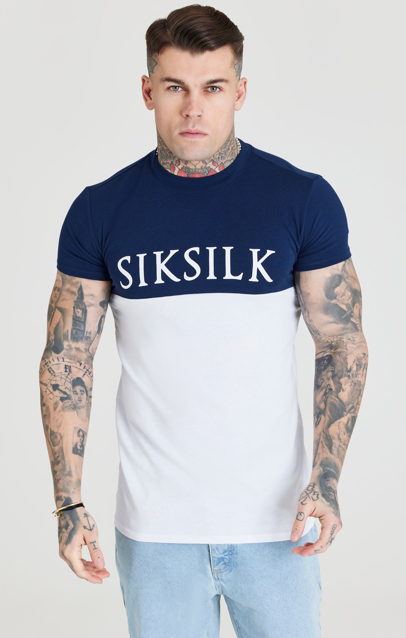 Cargar imagen en el visor de la galería, Camiseta de deporte SikSilk con tejido fabricado a medida - Blanco y azul marino
