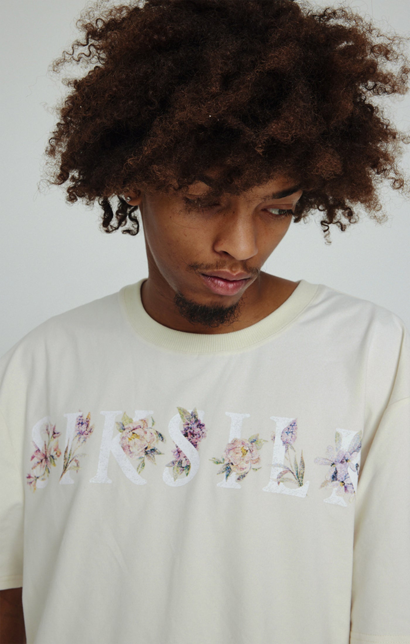 Cargar imagen en el visor de la galería, Camiseta Oversize Floral Cruda