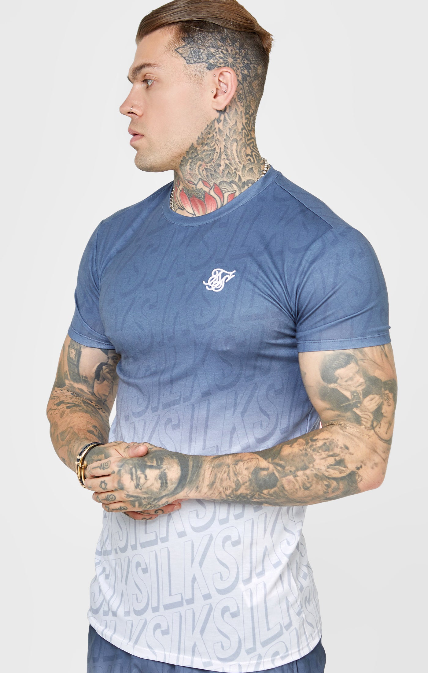 Laad de afbeelding in de Galerij viewer, Camiseta Azul Marino Con Diseño Desteñido