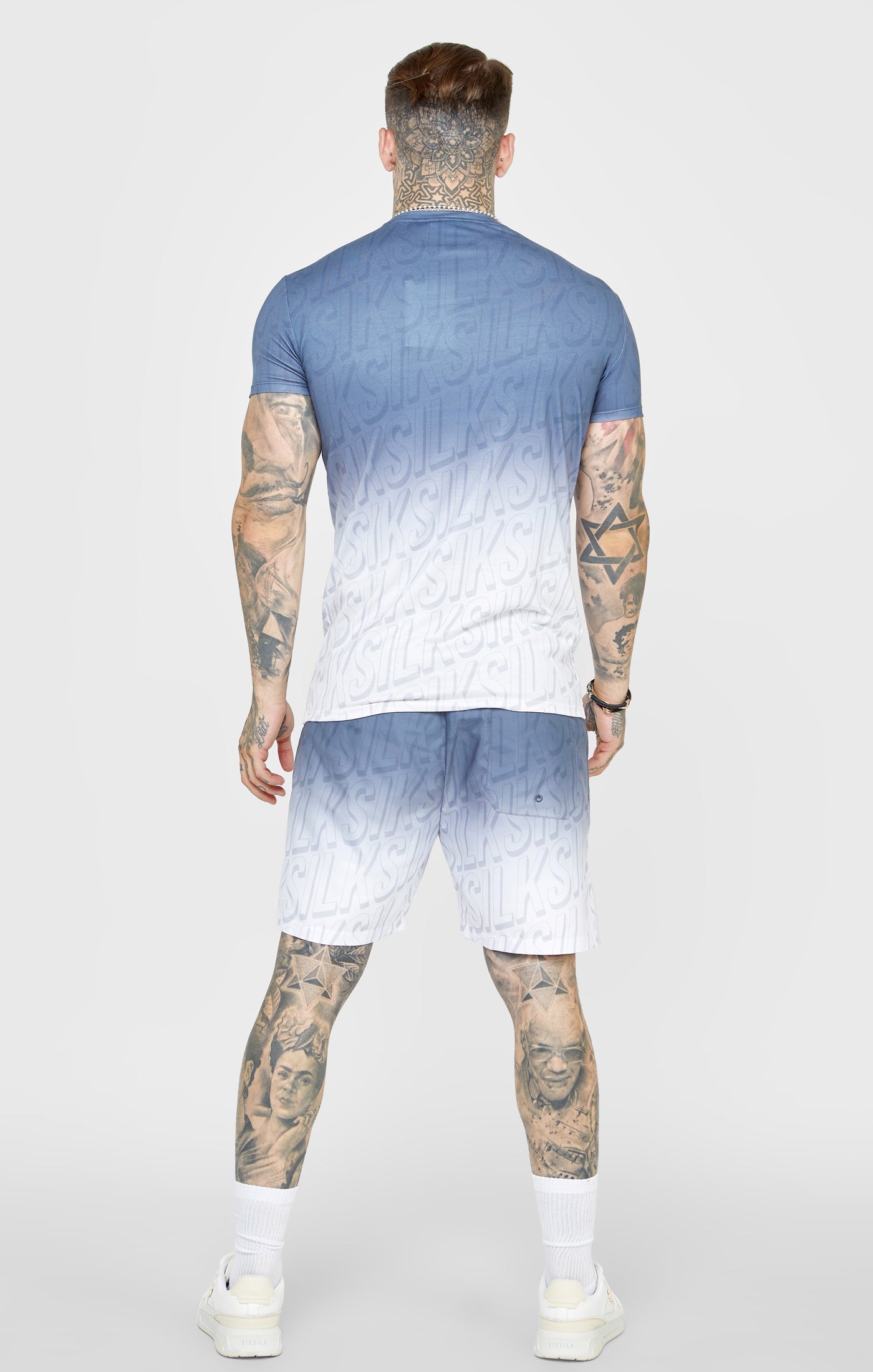 Cargar imagen en el visor de la galería, Camiseta Azul Marino Con Diseño Desteñido (4)
