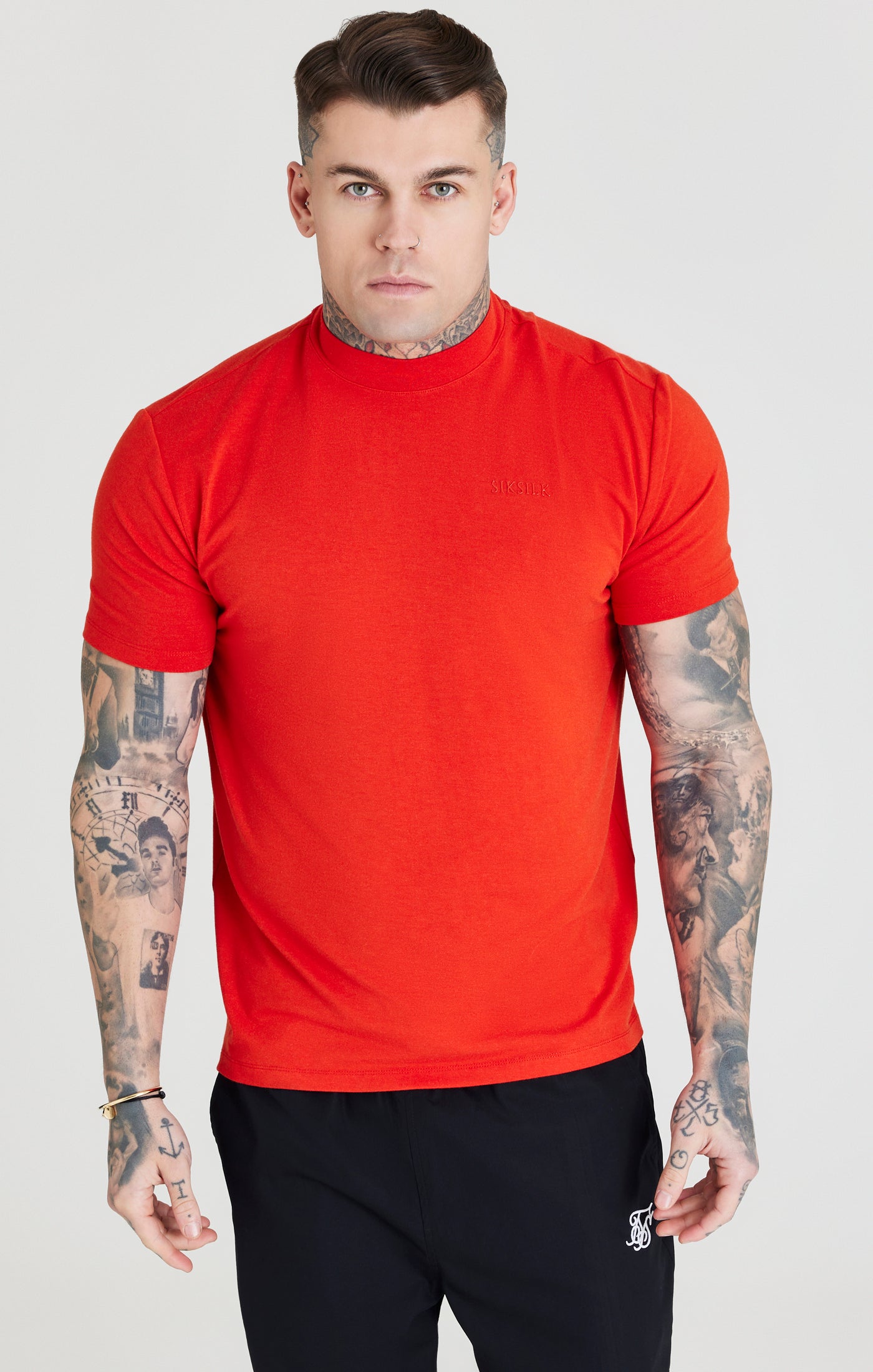 Cargar imagen en el visor de la galería, Camiseta Muscle Fit de Viscosa con Cuello Alto Roja