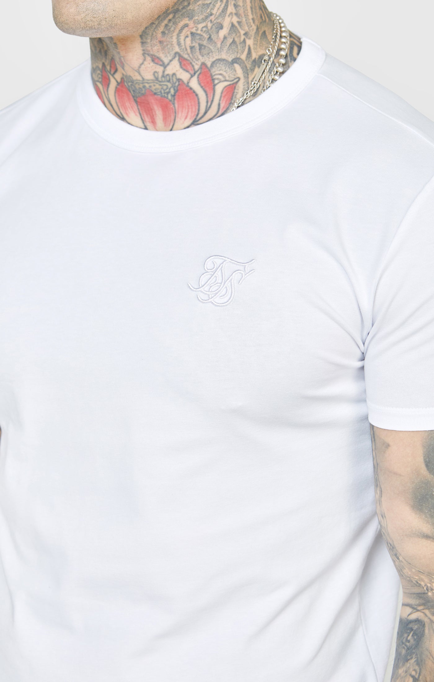 Laad de afbeelding in de Galerij viewer, White Short Sleeve Muscle Fit T-Shirt (1)