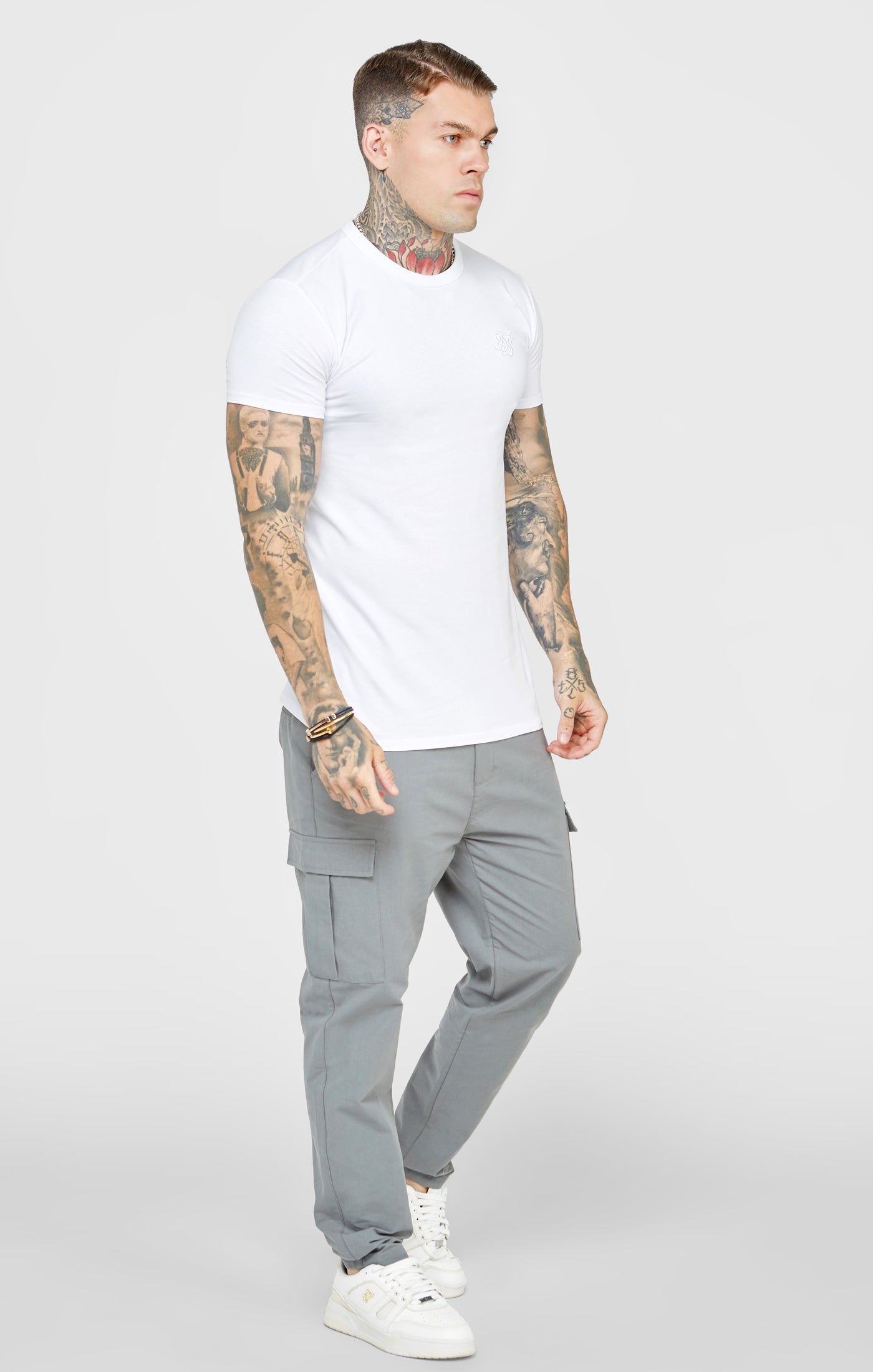 Laad de afbeelding in de Galerij viewer, White Short Sleeve Muscle Fit T-Shirt (3)