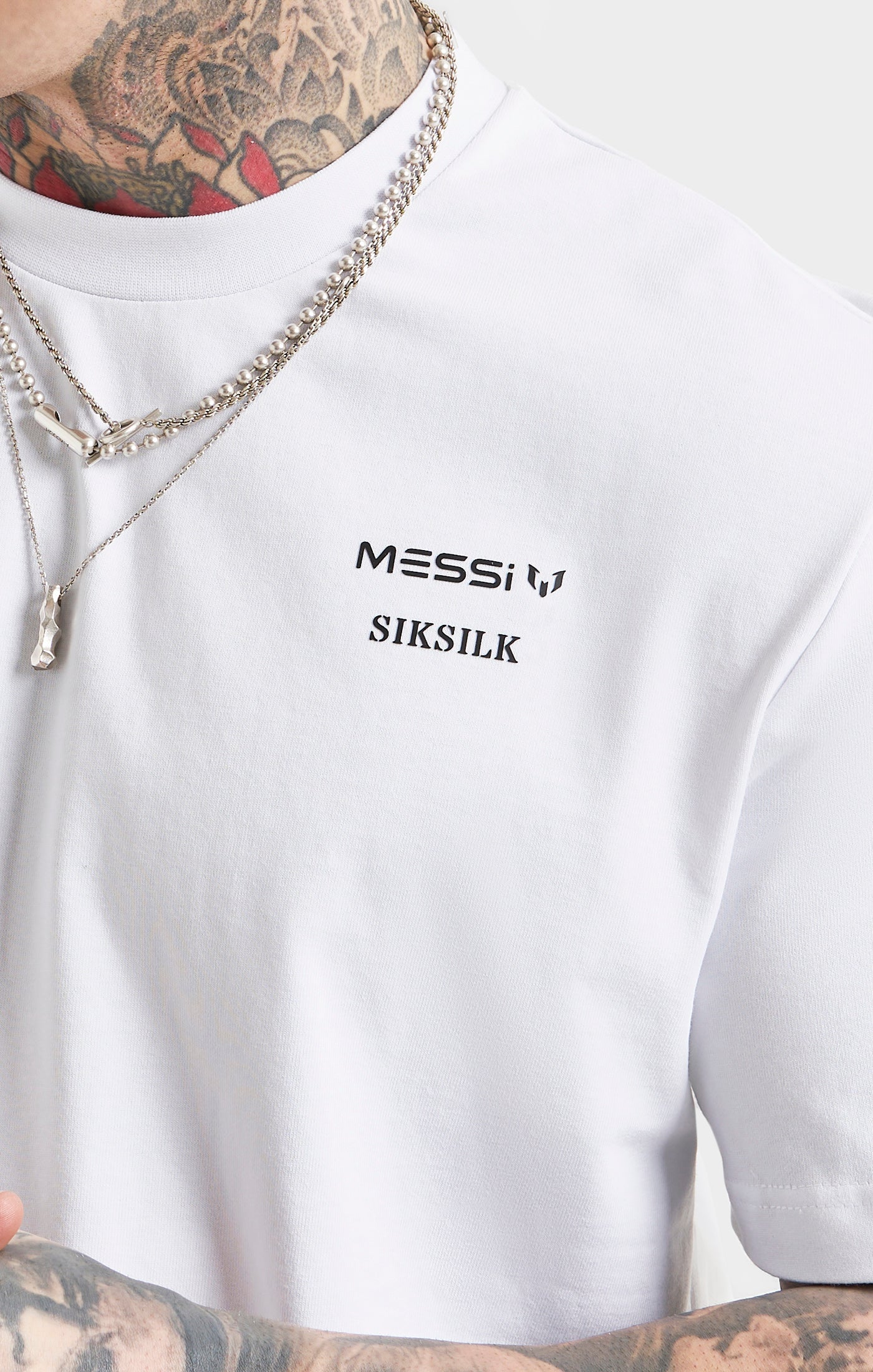 Cargar imagen en el visor de la galería, Camiseta Oversize Blanca Messi x SikSilk (1)
