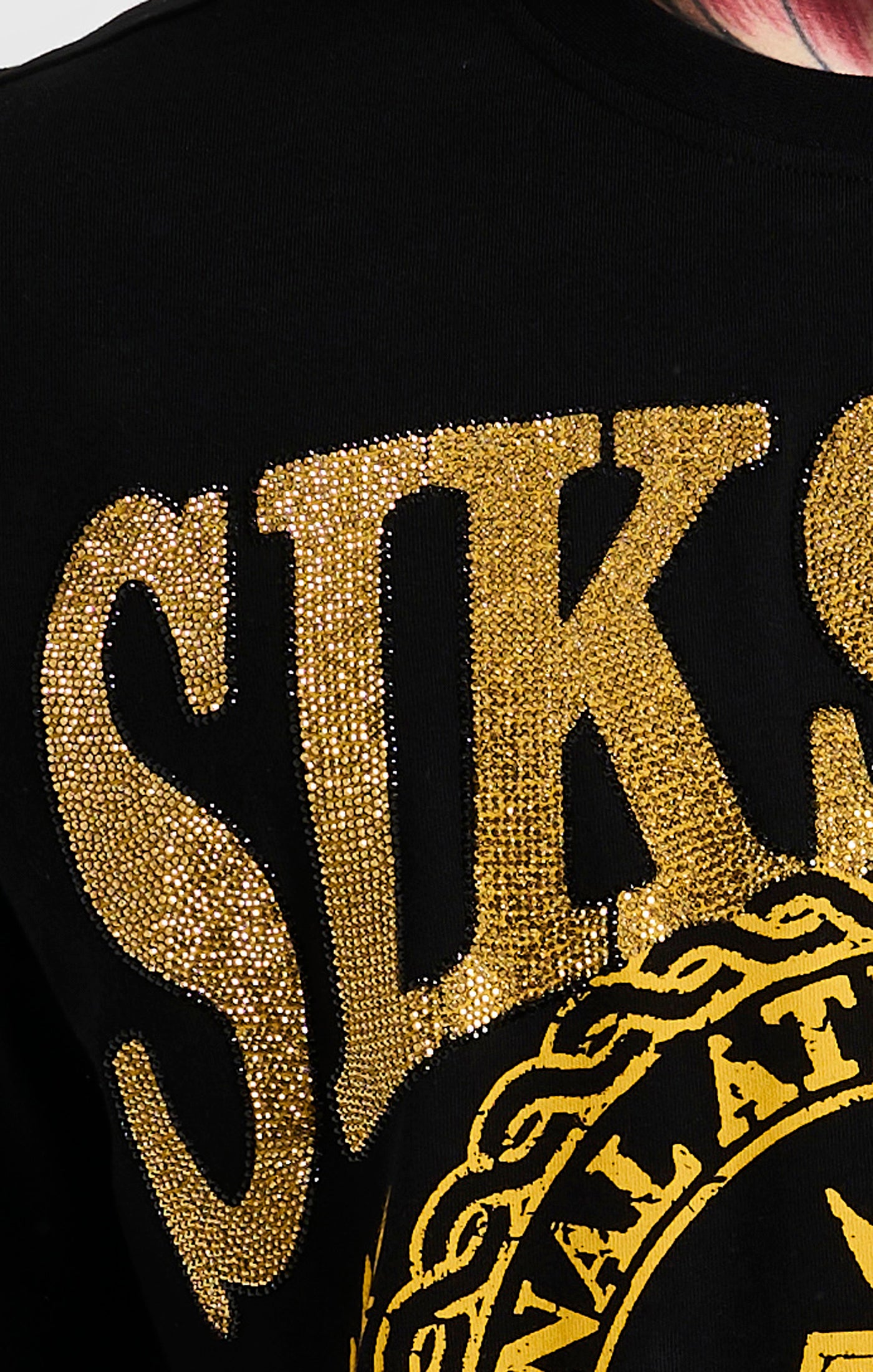 Cargar imagen en el visor de la galería, SikSilk Oversized Rhinestone Varsity T-Shirt - Black &amp; Gold (1)