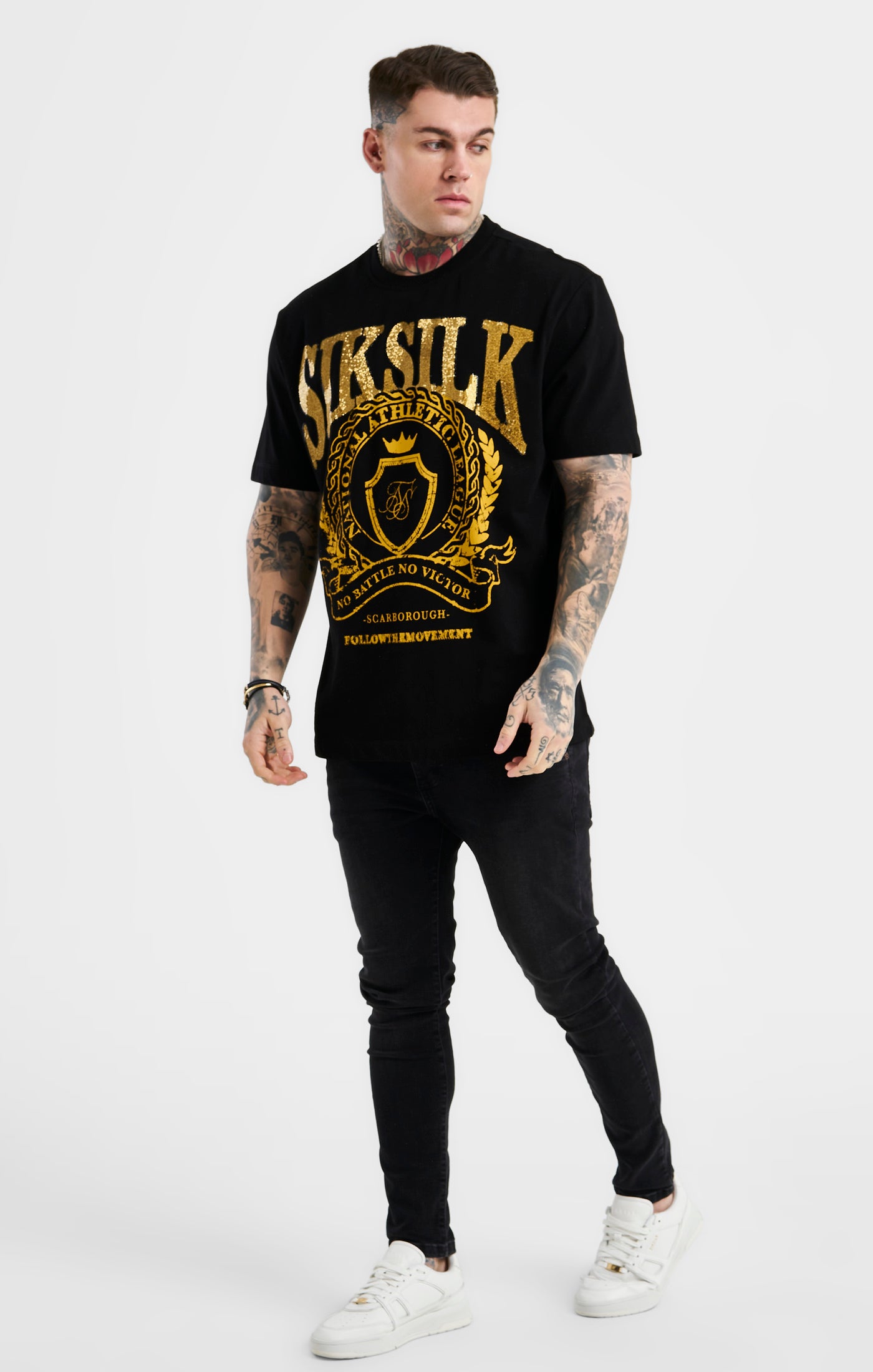 Cargar imagen en el visor de la galería, SikSilk Oversized Rhinestone Varsity T-Shirt - Black &amp; Gold (3)