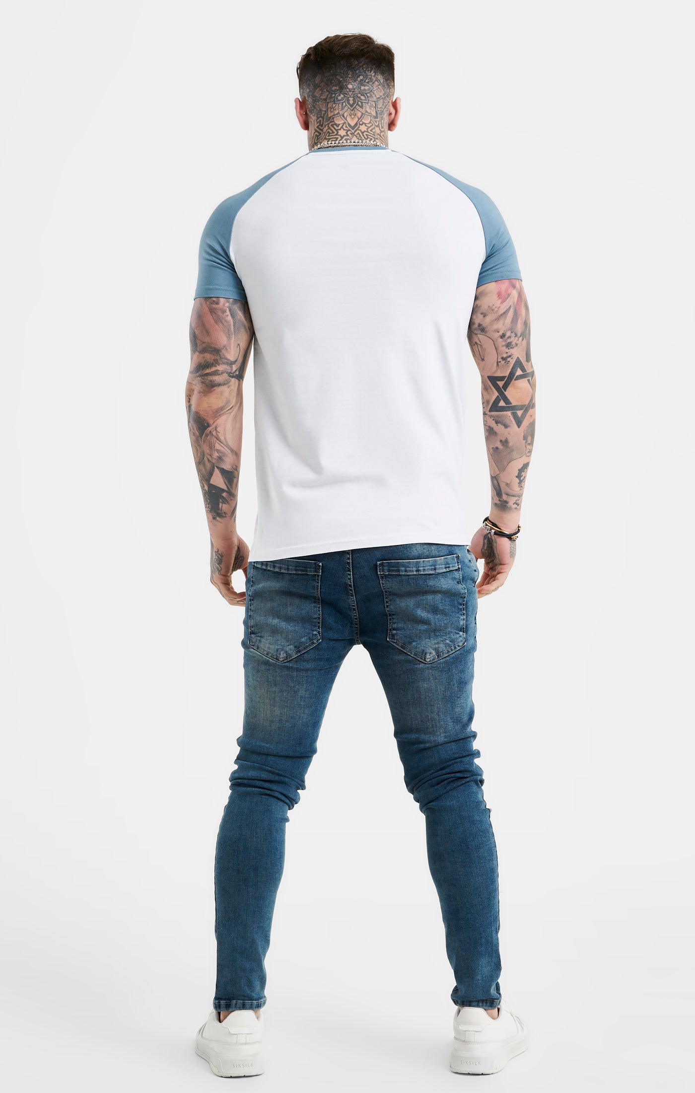 Cargar imagen en el visor de la galería, White Raglan Muscle Fit T-Shirt (4)
