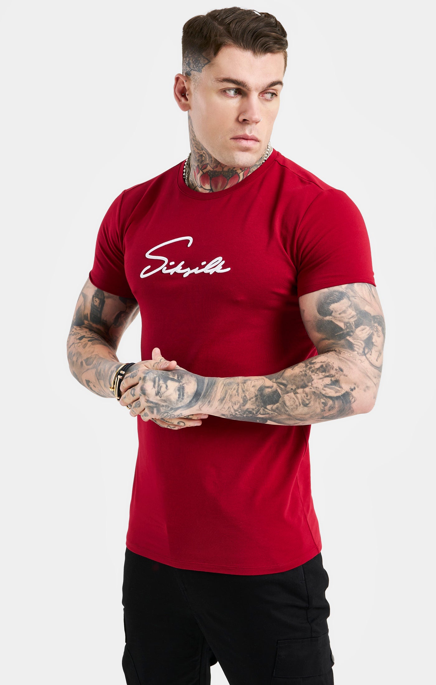 Cargar imagen en el visor de la galería, Red Script Embroidery Muscle Fit T-Shirt