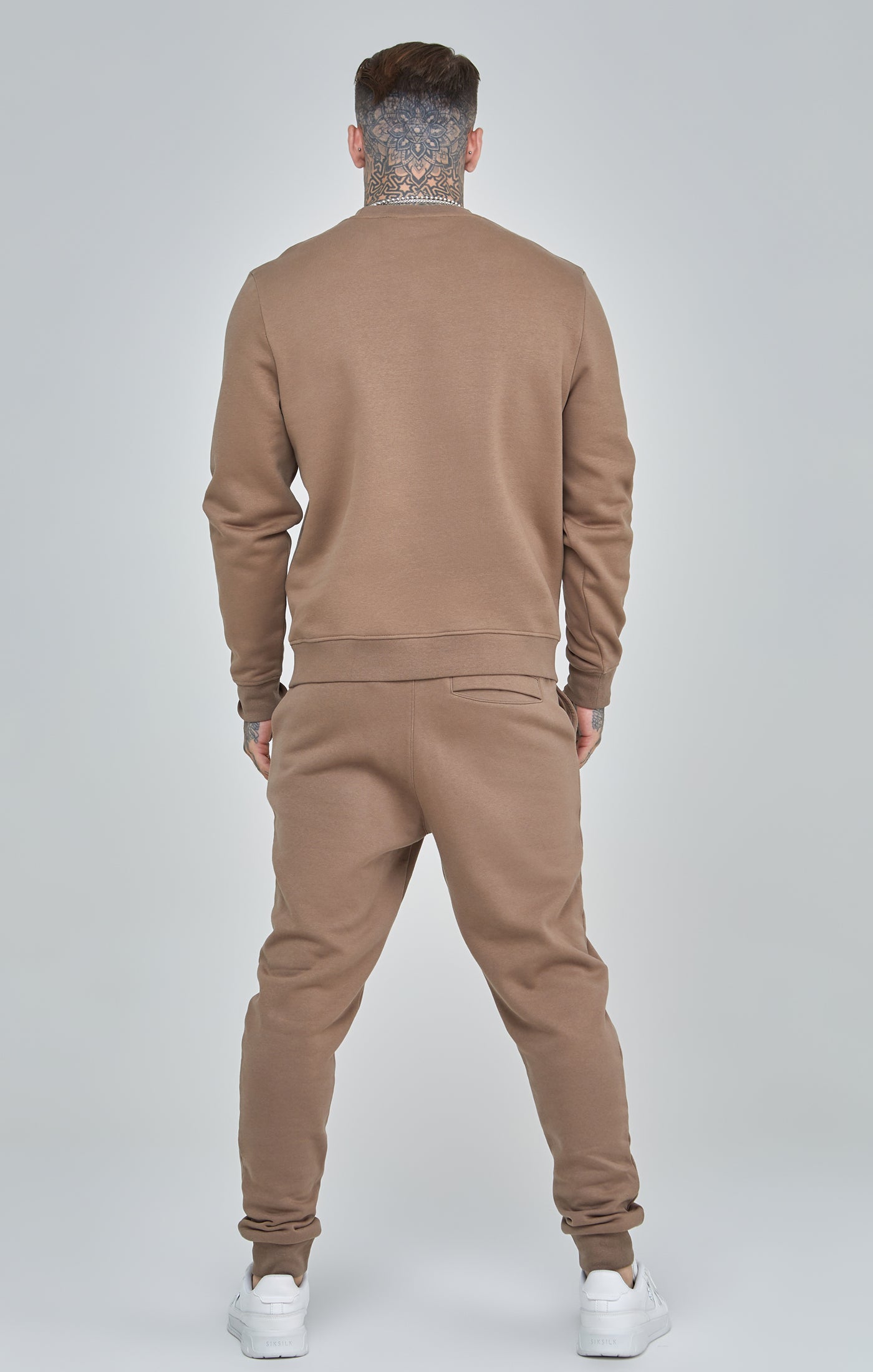 Laad de afbeelding in de Galerij viewer, Brown Essential Sweatshirt (4)
