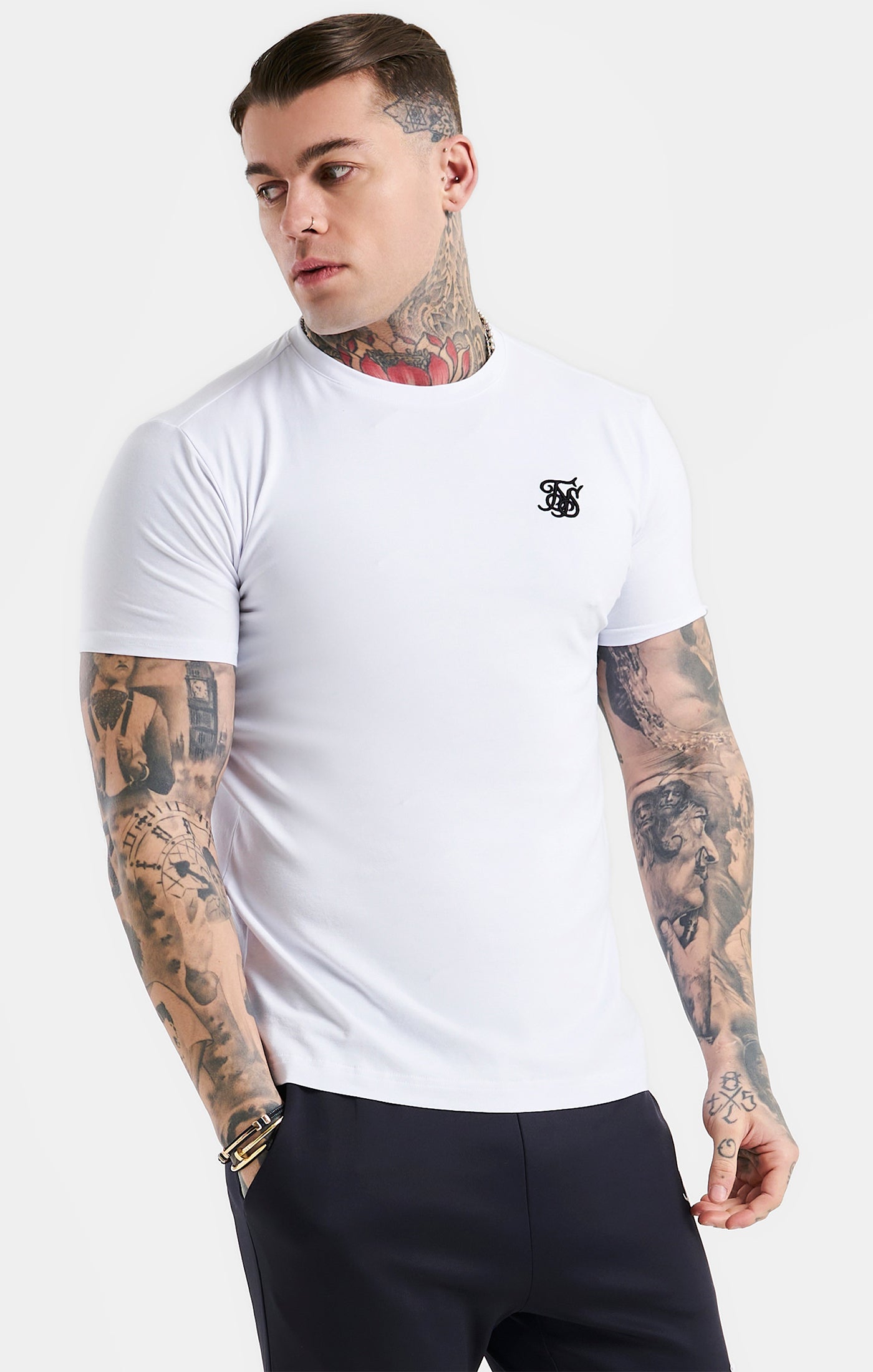 Laad de afbeelding in de Galerij viewer, White Essential Short Sleeve Muscle Fit T-Shirt