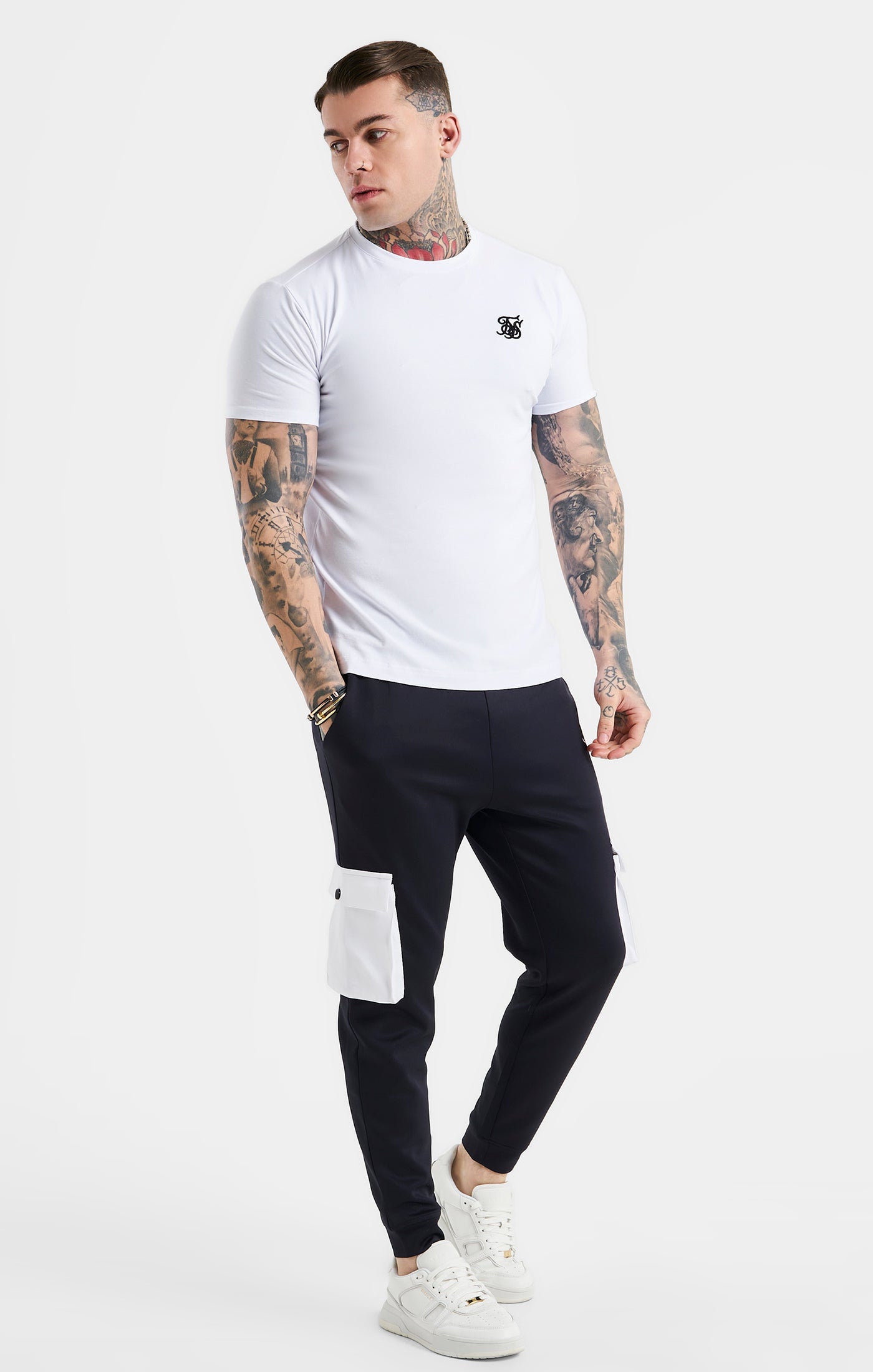 Cargar imagen en el visor de la galería, White Essential Short Sleeve Muscle Fit T-Shirt (3)