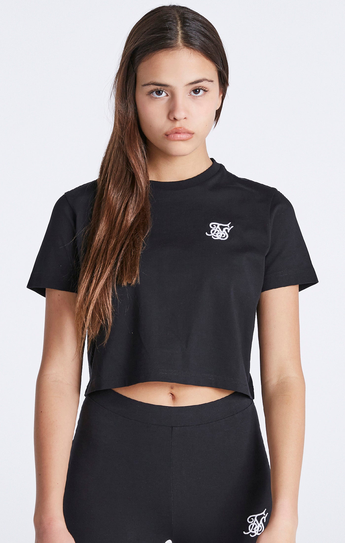 Laad de afbeelding in de Galerij viewer, Camiseta Corta Esencial Negra para Niña