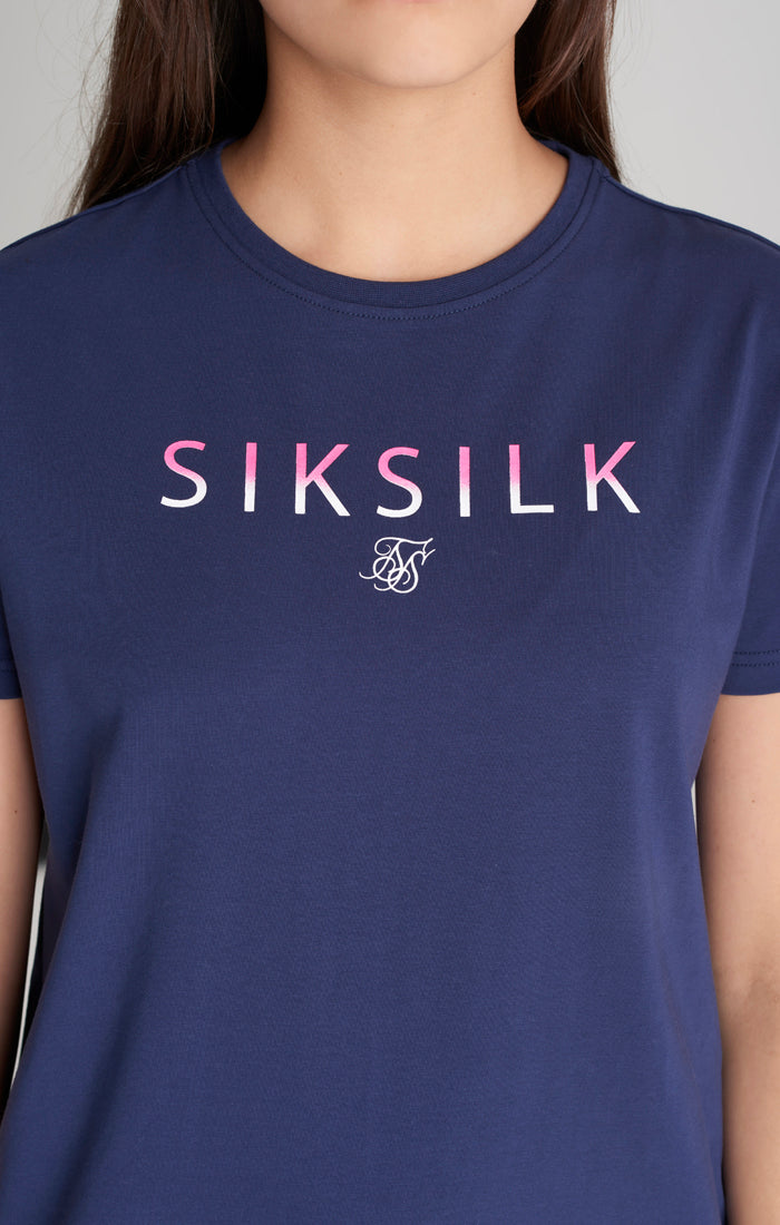 Cargar imagen en el visor de la galería, Vestido camisero SikSilk con logotipo degradado - Azul marino (3)