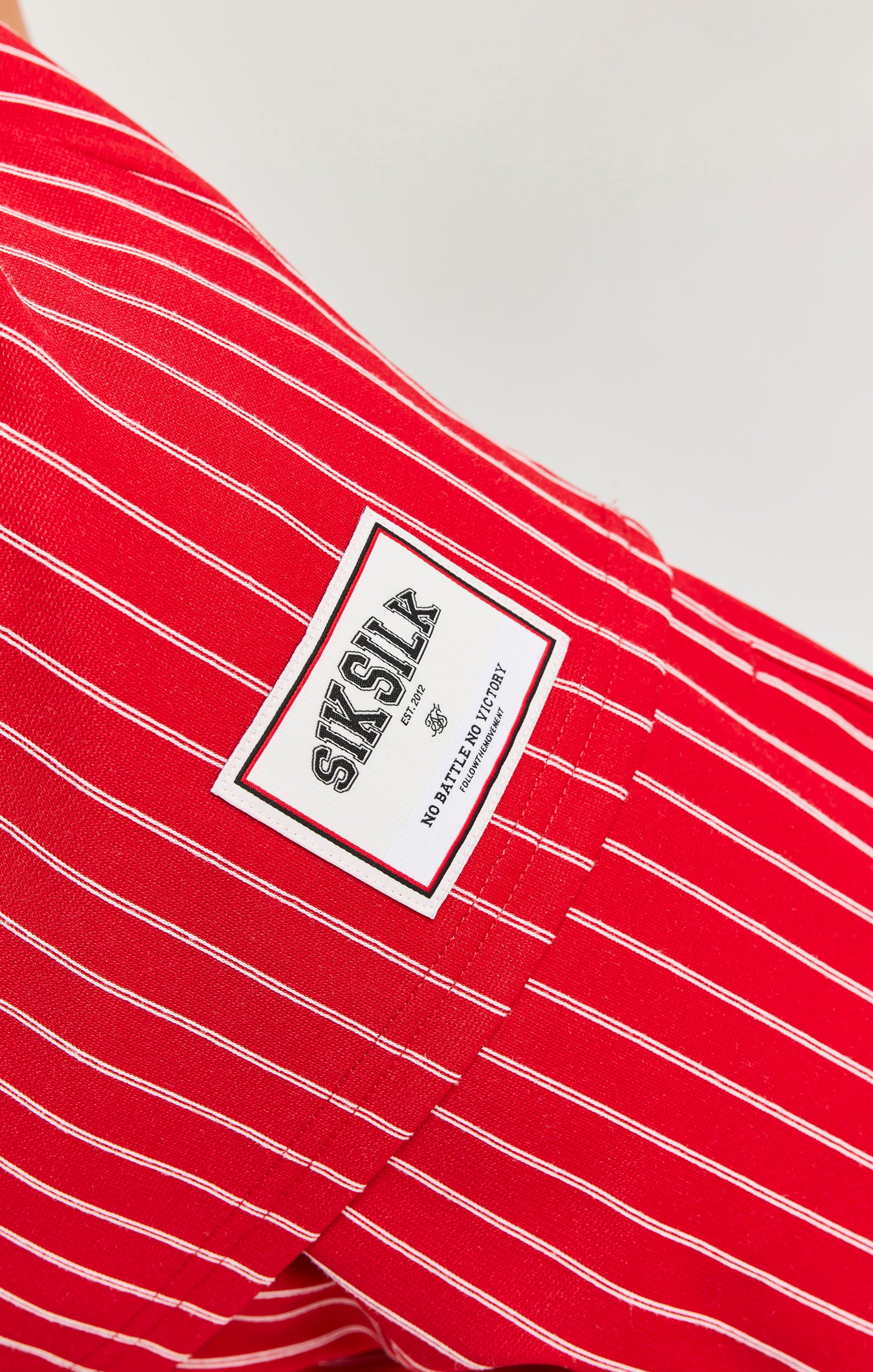 Laad de afbeelding in de Galerij viewer, Camiseta de Tirantes de Baloncesto Clásica Retro SikSilk - Roja (1)