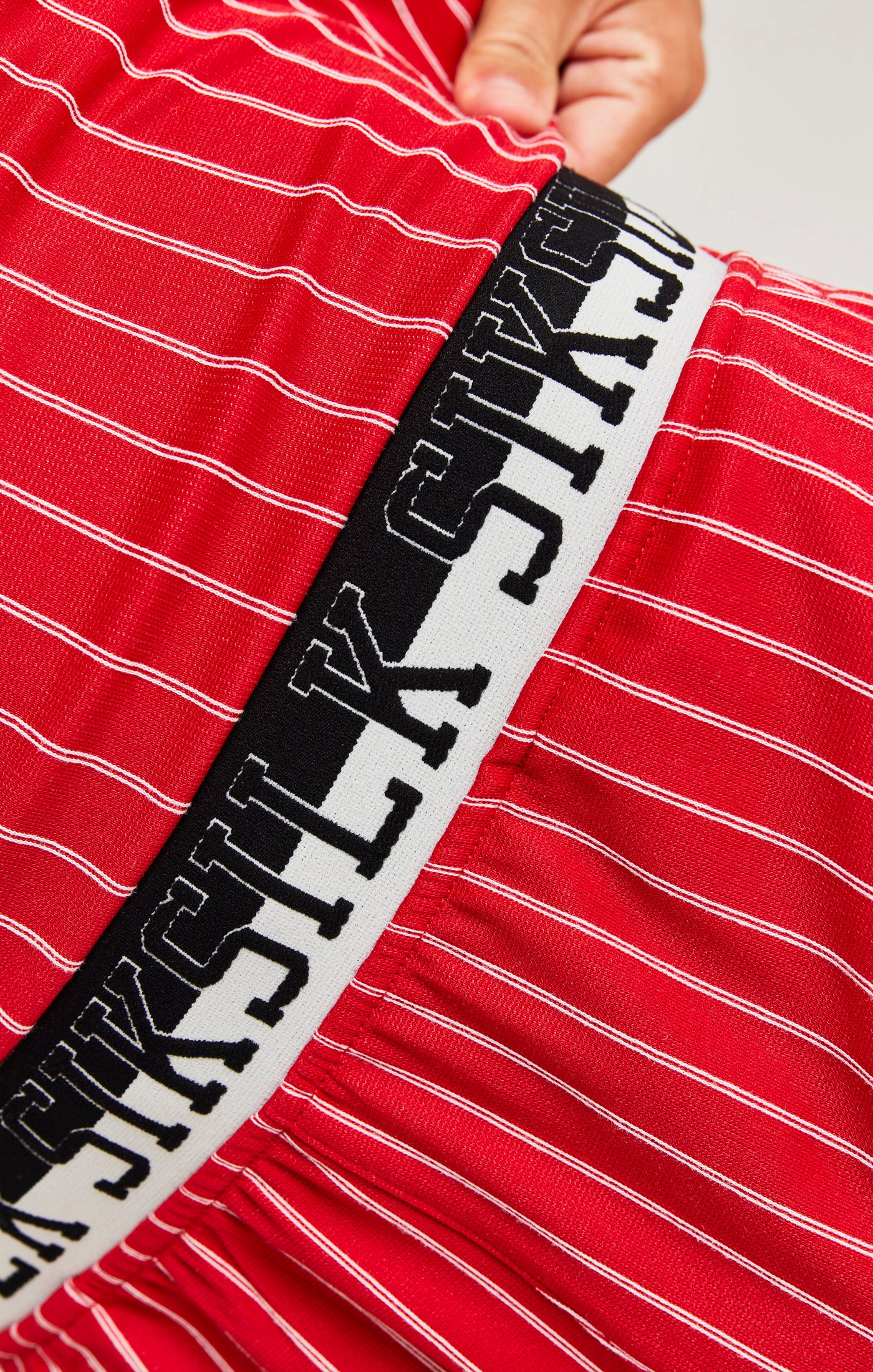 Cargar imagen en el visor de la galería, Camiseta de Tirantes de Baloncesto Clásica Retro SikSilk - Roja (6)