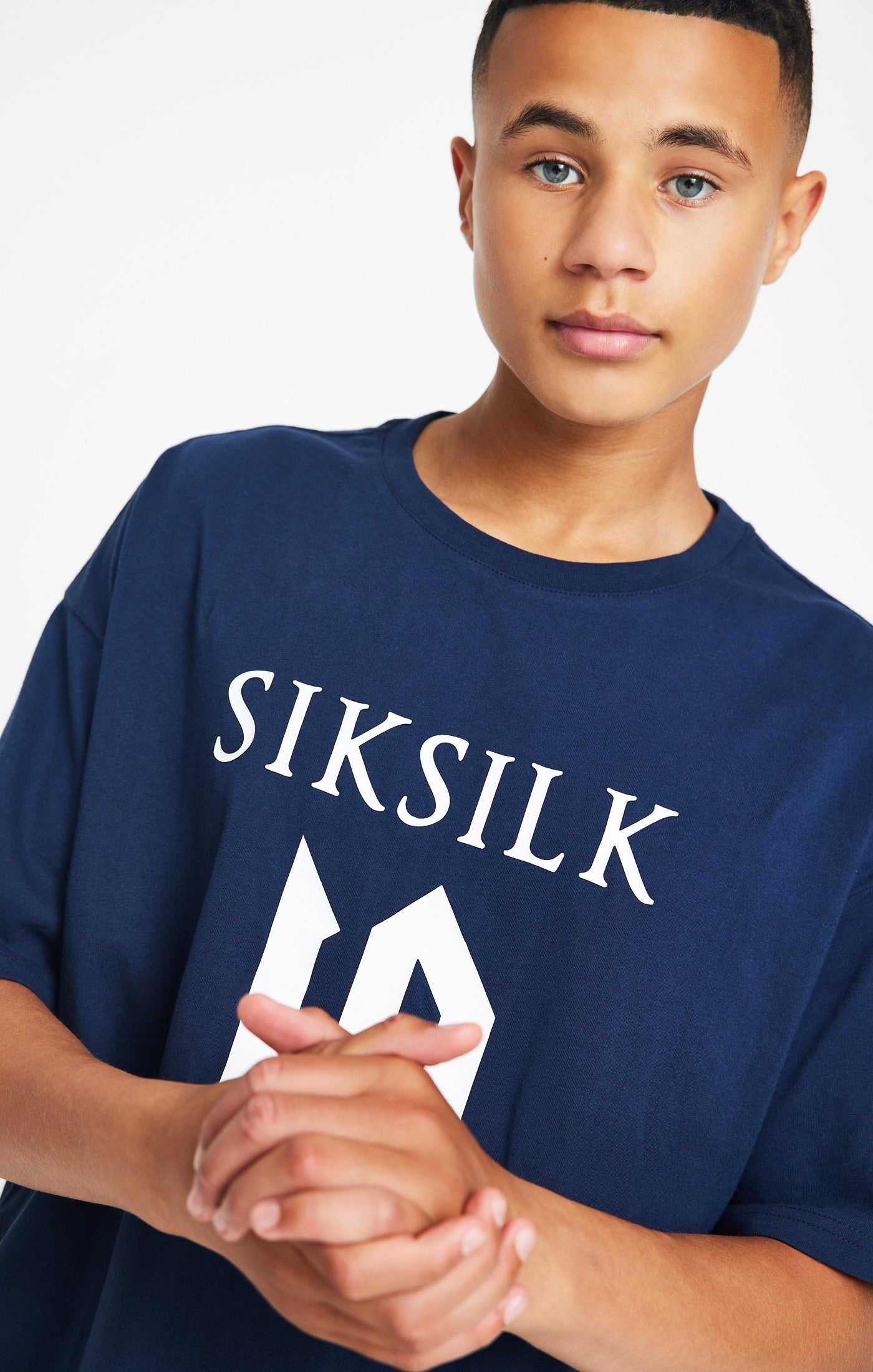 Cargar imagen en el visor de la galería, Camiseta extragrande Messi X SikSilk logo - Azul marino (1)