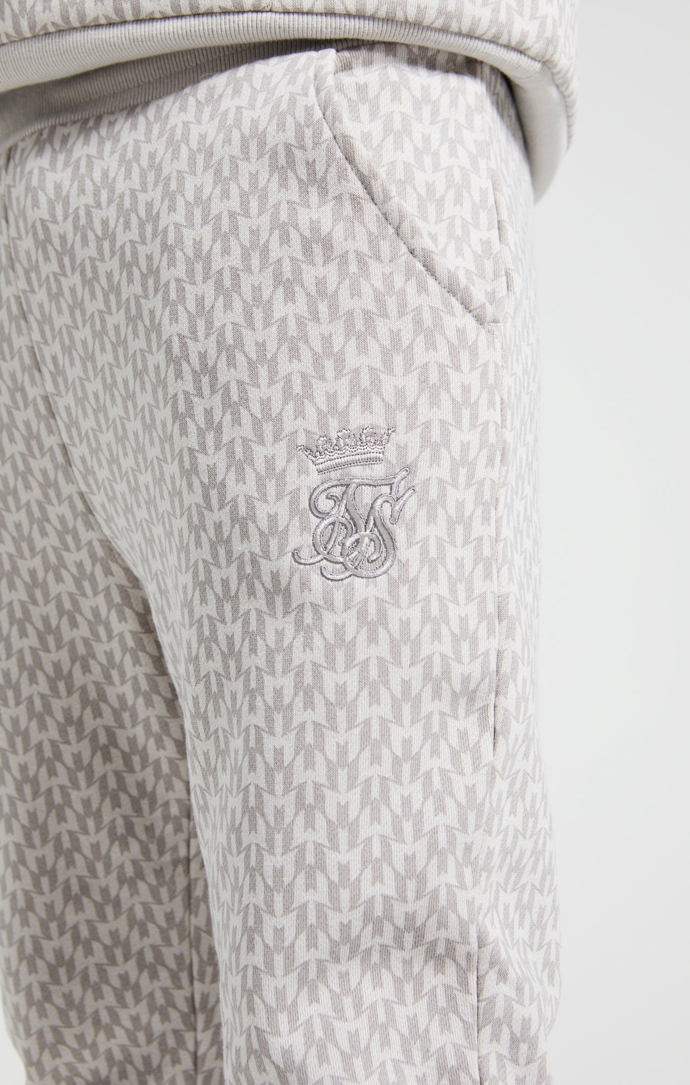 Cargar imagen en el visor de la galería, Pantalón tobillo ajustado Messi X SikSilk con monograma - Gris (3)