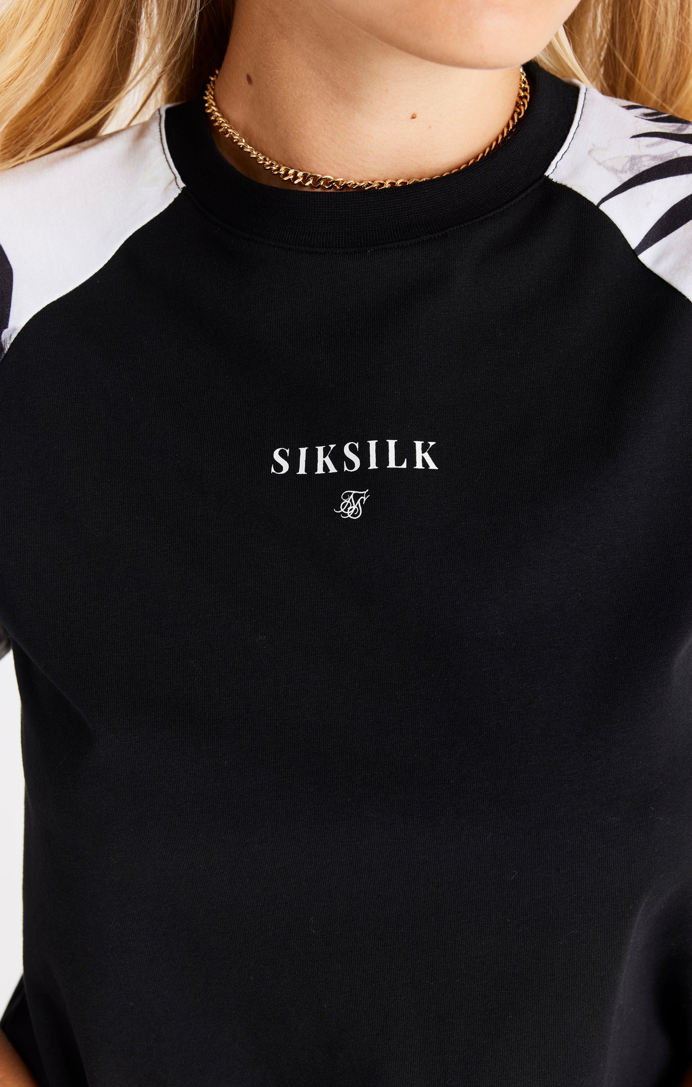 Cargar imagen en el visor de la galería, Camiseta SikSilk Retro Fire con estampado - Negro y crudo (1)