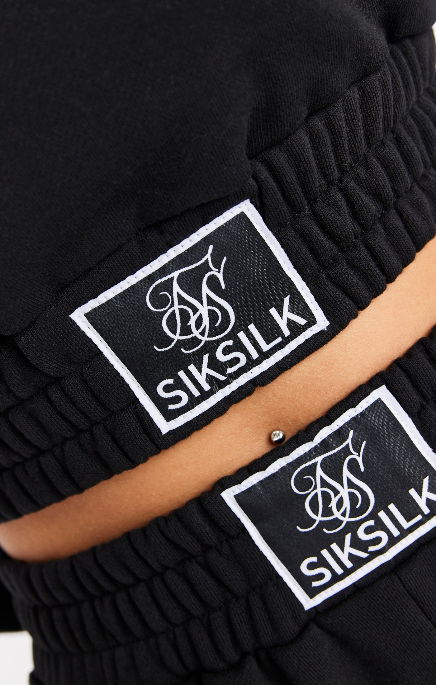Cargar imagen en el visor de la galería, SikSilk Essential Sweater - Black (2)