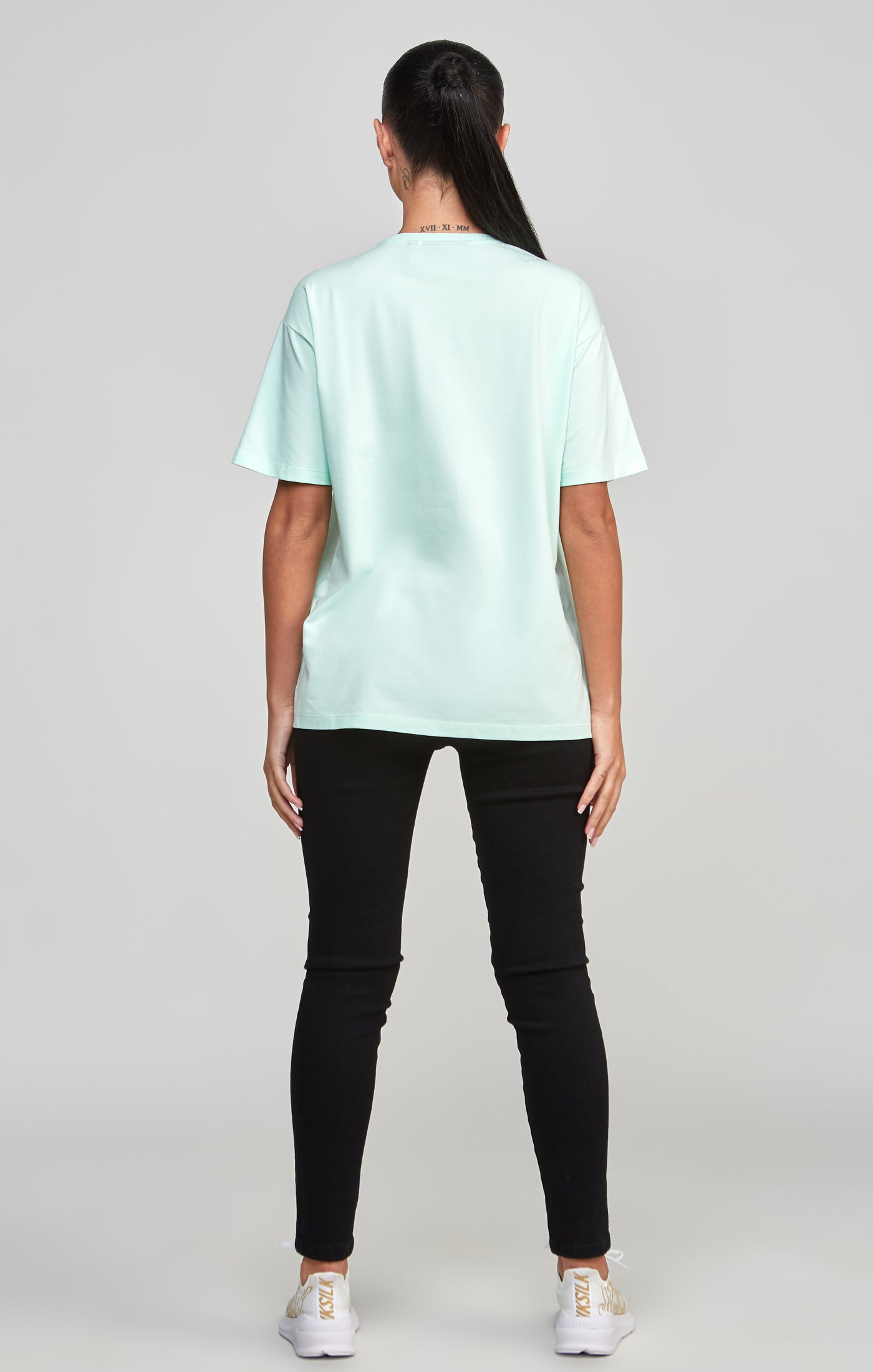 Laad de afbeelding in de Galerij viewer, Mint Embroidered Boyfriend T-Shirt (4)
